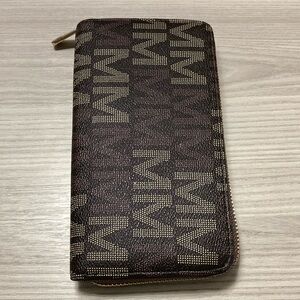 Michael Kors Brown Wallet Sleek Design